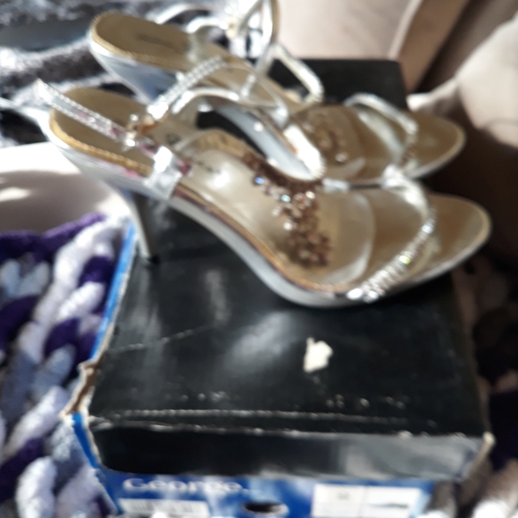 Purple sling backs, size 7, wild rose, satin, with rhinestones - Picture 6 of 8